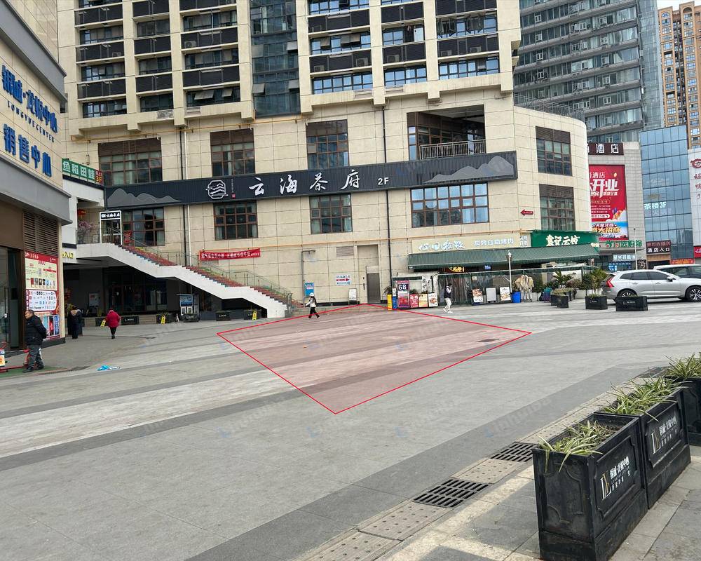 成都银诚龙跃中心 - 销售中心外广场