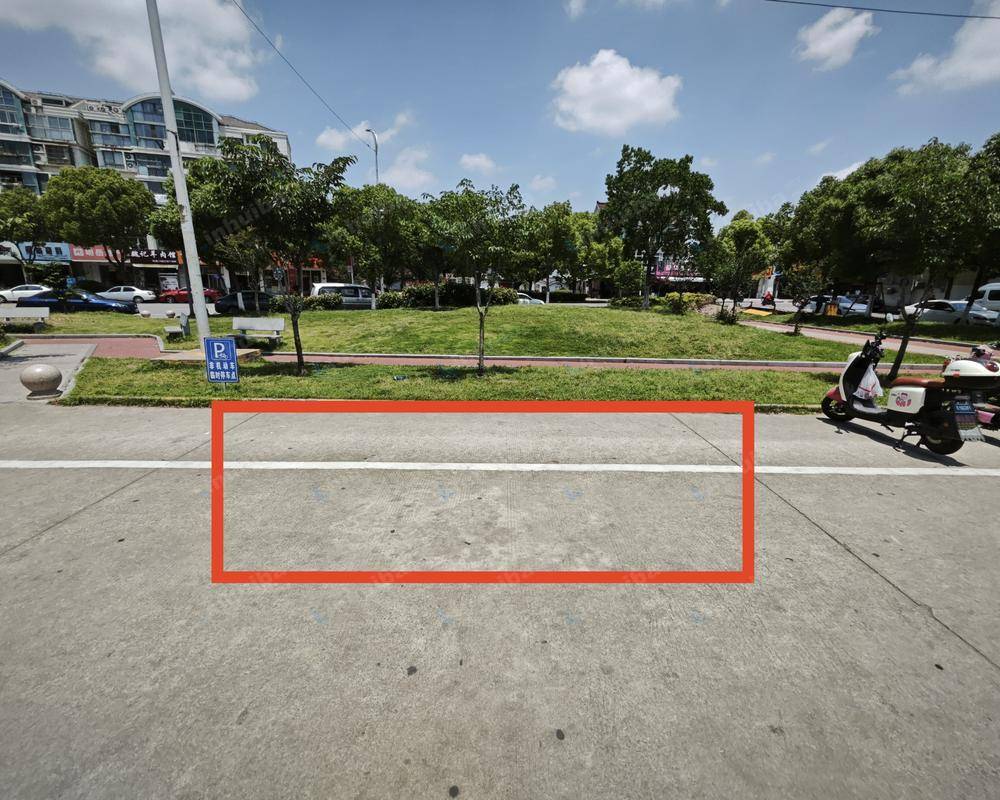 上海沪宁时代超市下沙店 - 一楼超市小广场