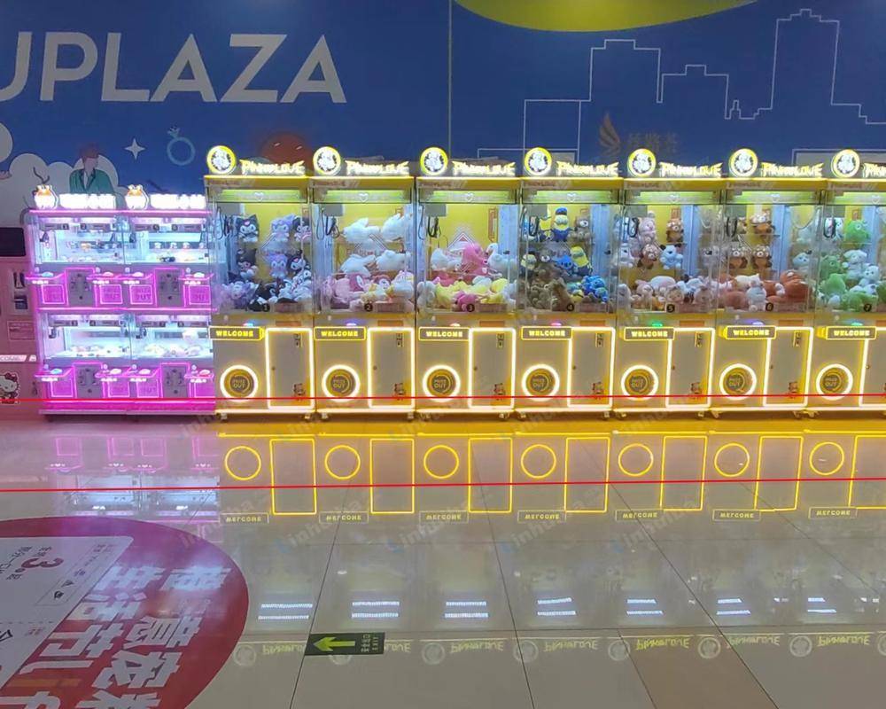 咸阳丝路荟购物中心 - 一层2号门内连廊