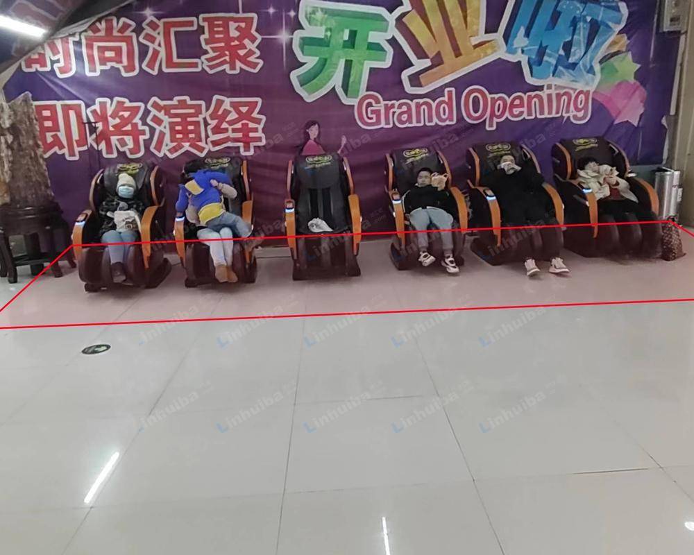 铜川正大商业文化广场 - 一层扶梯下展位