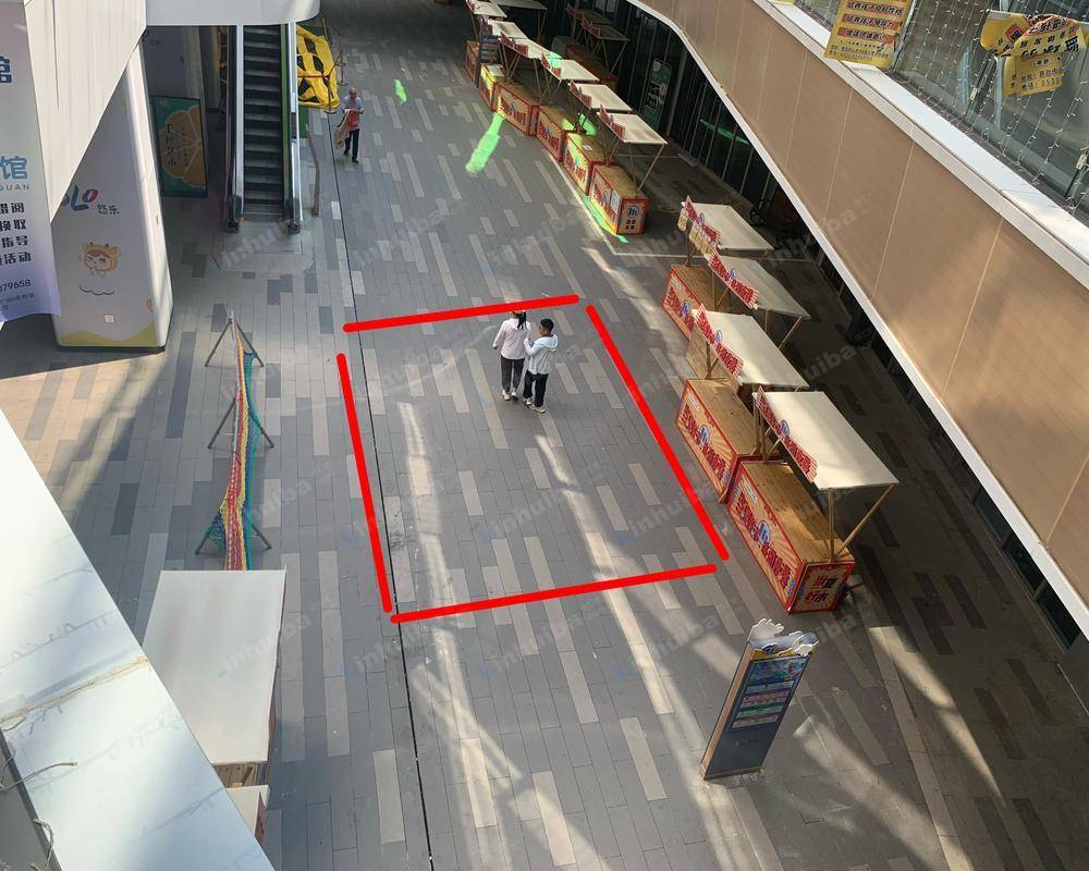 济南路劲悠乐广场 - 一楼哈佛汽车店铺前连廊