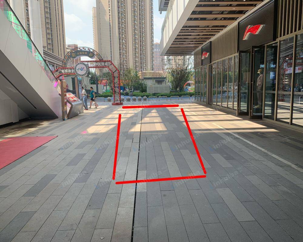 济南路劲悠乐广场 - 一楼西门连廊