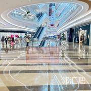 一楼BEBE门前